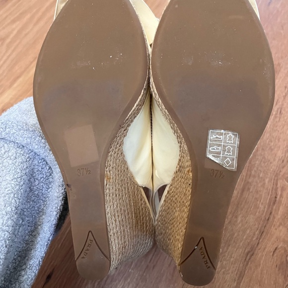 Prada patent leather wedges with bow detail, size 7.5 - Picture 7 of 14